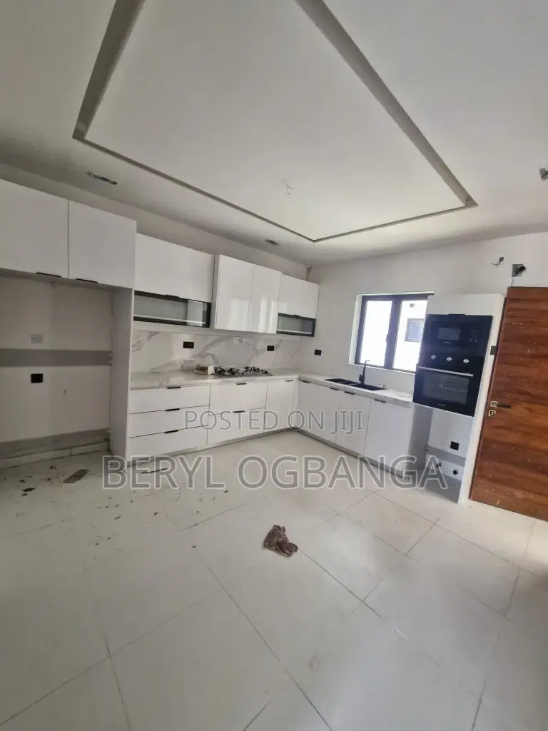 4bdrm Duplex in Lekki Phase 1 for sale in Lekki Phase 1