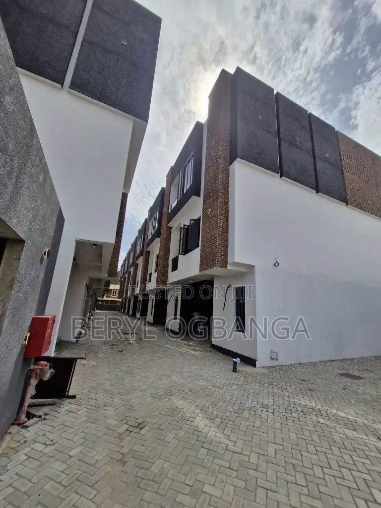 4bdrm Duplex in Ikate for sale in Ikate
