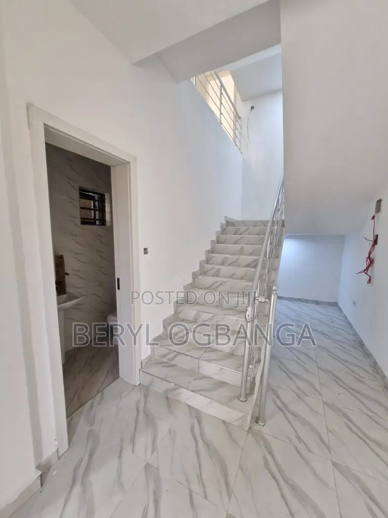 4bdrm Duplex in Ikate for sale in Ikate