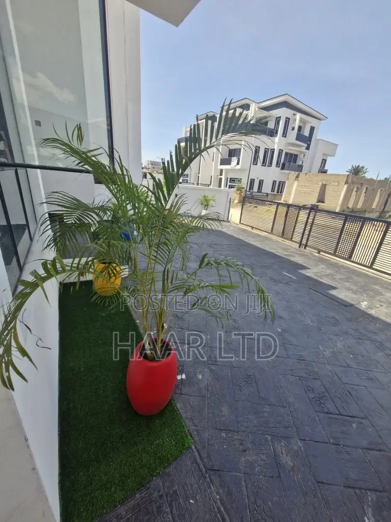 5bdrm Duplex in Chevron for sale in Chevron