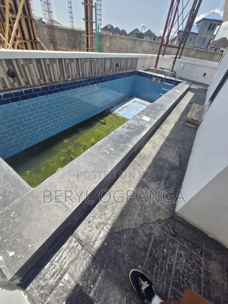5bdrm Duplex in Chevron for sale in Chevron