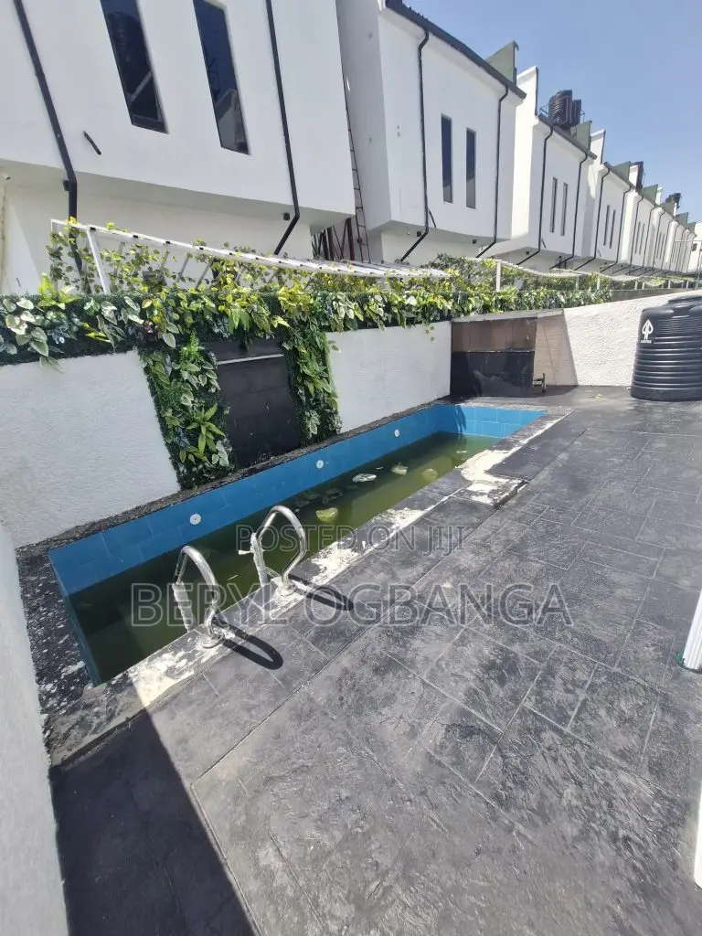 5bdrm Duplex in Chevron for sale in Chevron