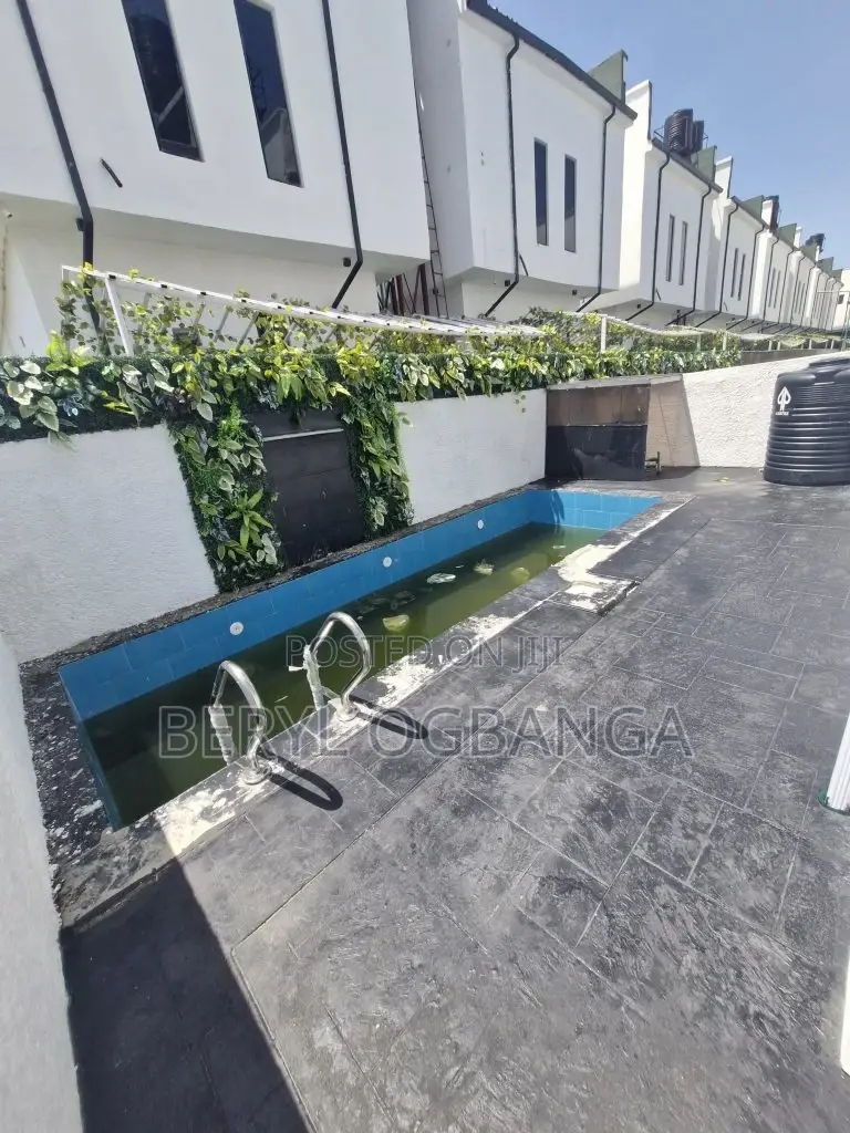5bdrm Duplex in Chevron for sale in Chevron