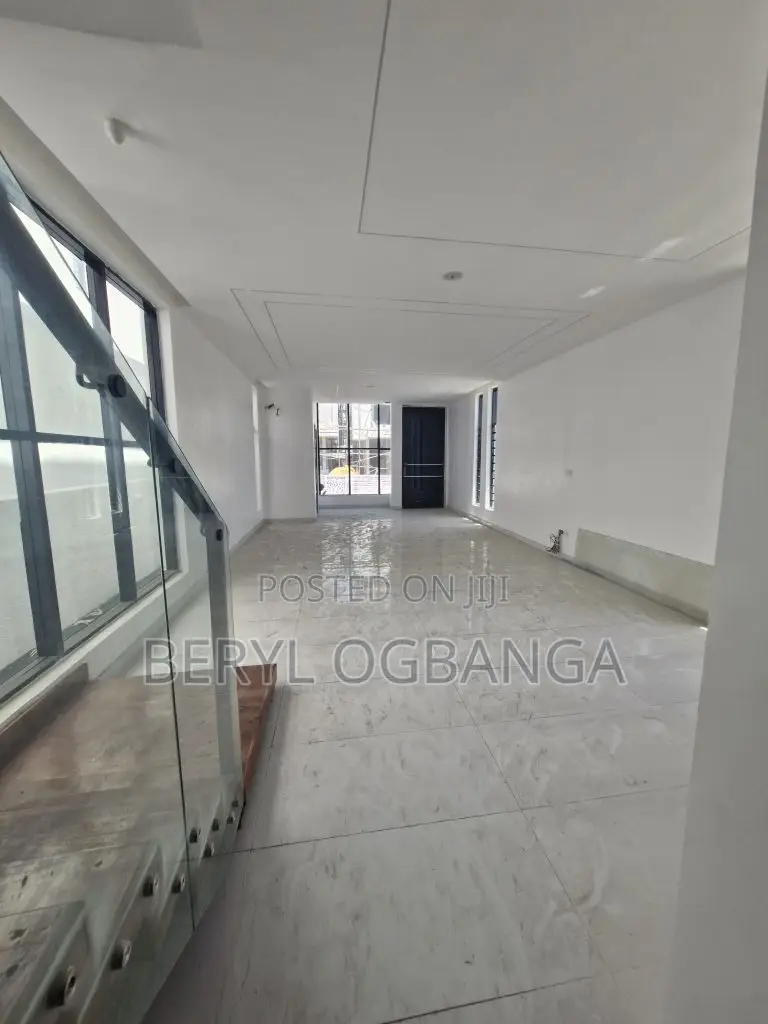 5bdrm Duplex in Chevron for sale in Chevron