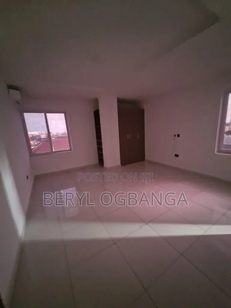 3bdrm Duplex in Ikate for sale in Ikate