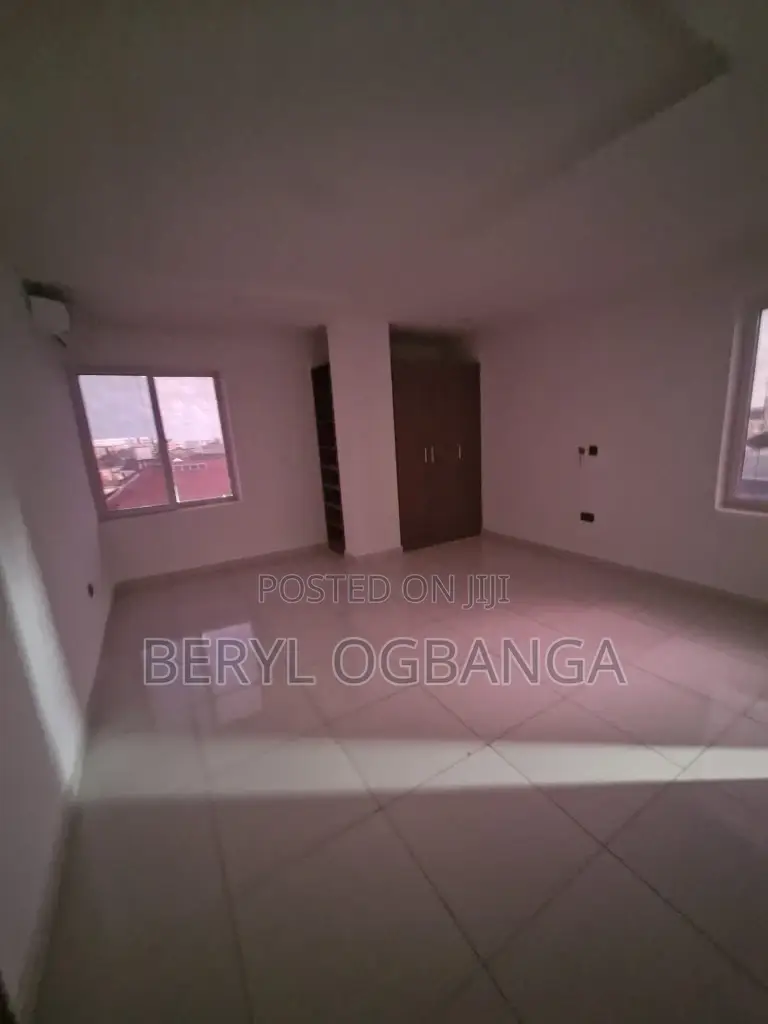 3bdrm Duplex in Ikate for sale in Ikate