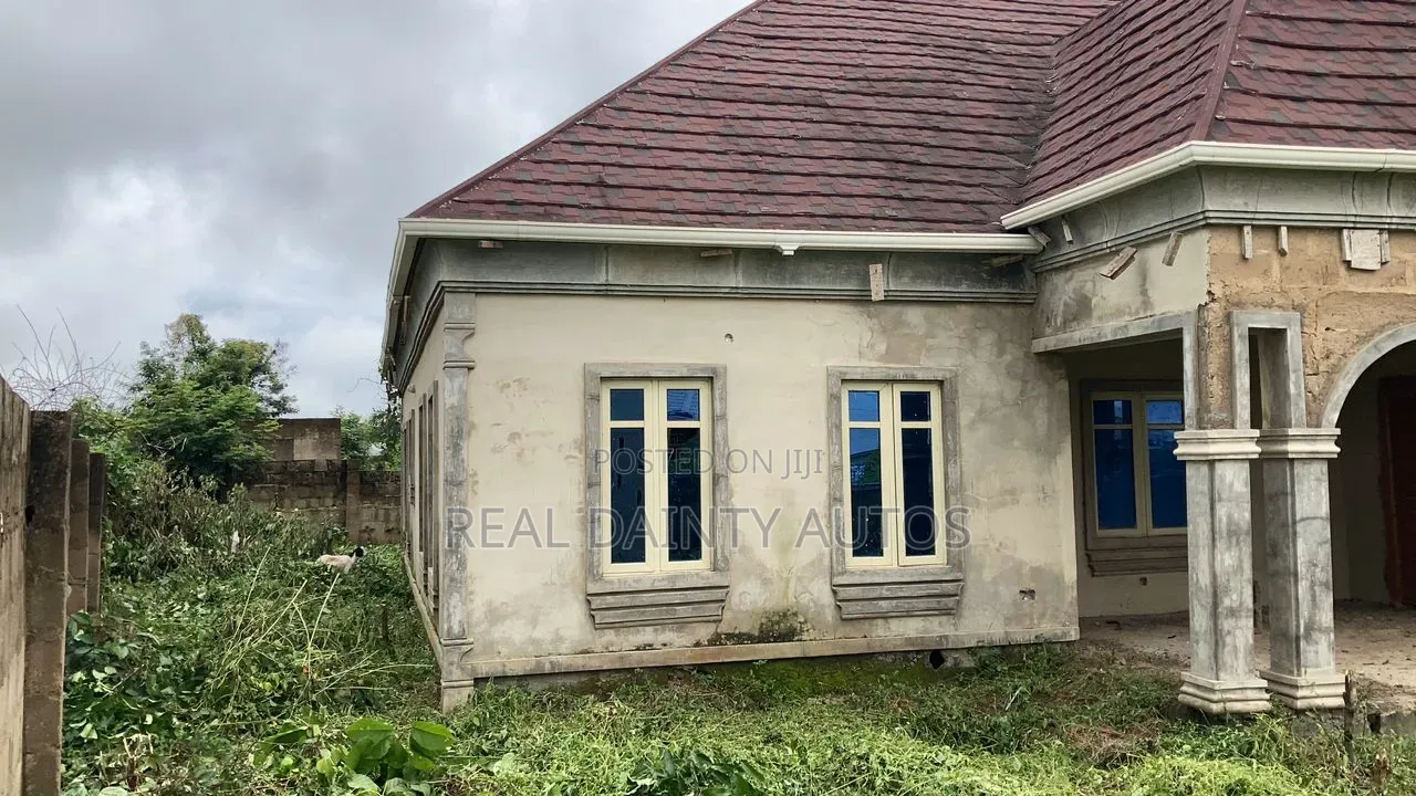 3bdrm House in On Muslim Bridge, Oluyole Estate for sale in Oluyole Estate