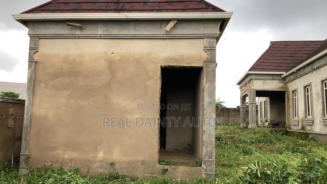 3bdrm House in On Muslim Bridge, Oluyole Estate for sale in Oluyole Estate