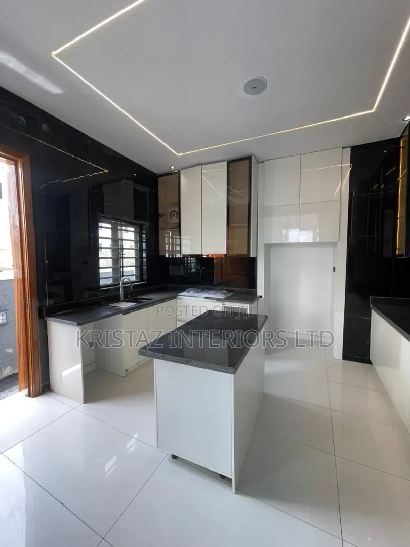 4bdrm Duplex in Lekki Phase 2 for sale in Lekki Phase 2