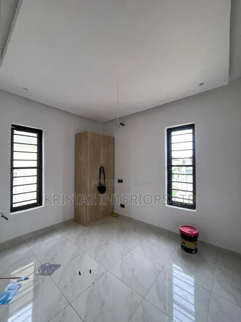 4bdrm Duplex in Chevron for sale in Chevron