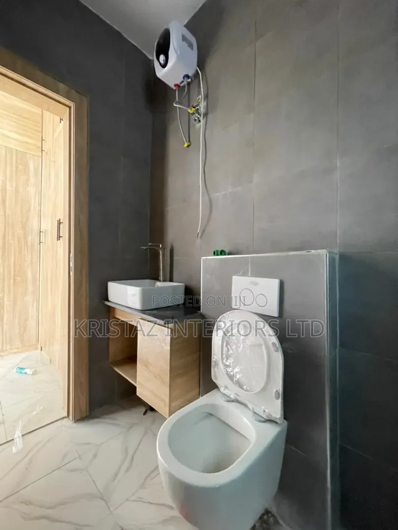 4bdrm Duplex in Chevron for sale in Chevron
