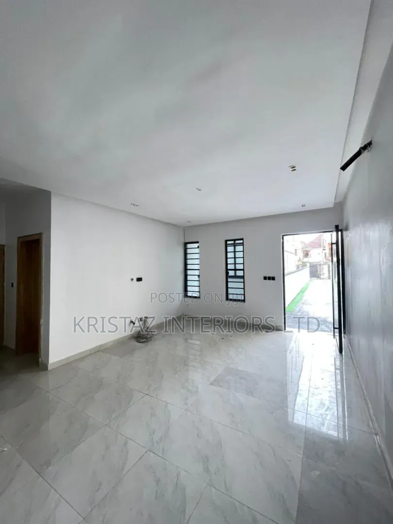 4bdrm Duplex in Chevron for sale in Chevron
