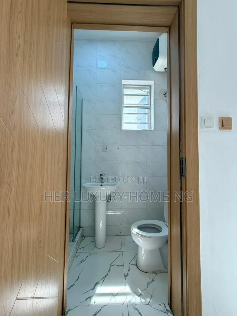1bdrm Shared Apartment in Royal Pine Estate, Lekki Expressway for rent in Lekki Expressway