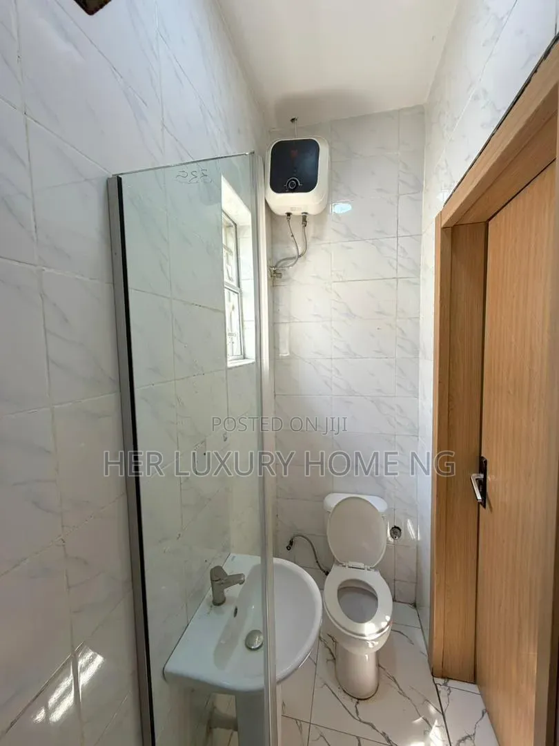 1bdrm Shared Apartment in Royal Pine Estate, Lekki Expressway for rent in Lekki Expressway