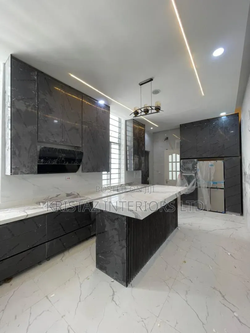 5bdrm Duplex in Ikota for sale in Ikota