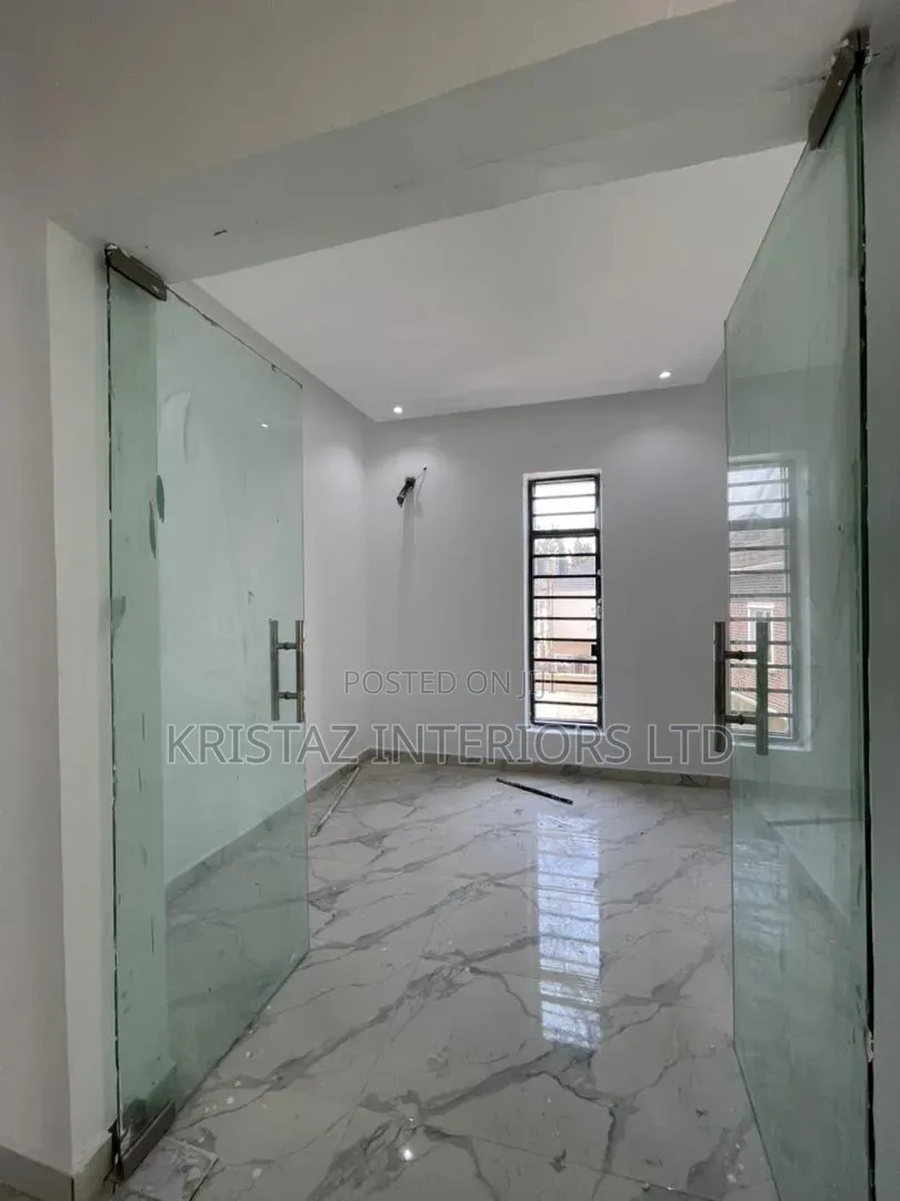 5bdrm Duplex in Ikota for sale in Ikota