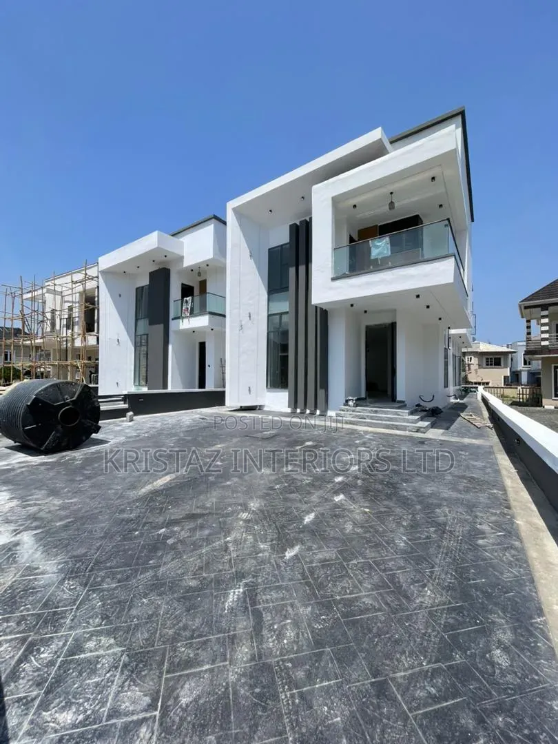 5bdrm Duplex in Ikota for sale in Ikota