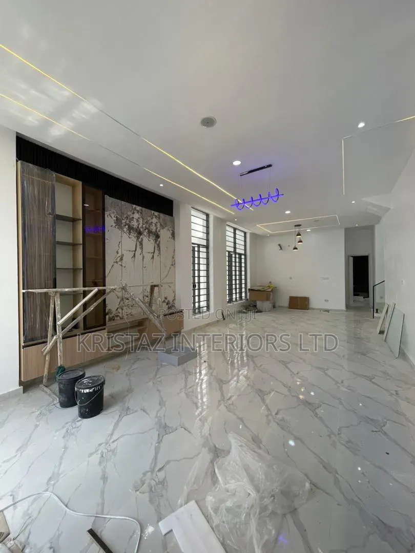 5bdrm Duplex in Ikota for sale in Ikota