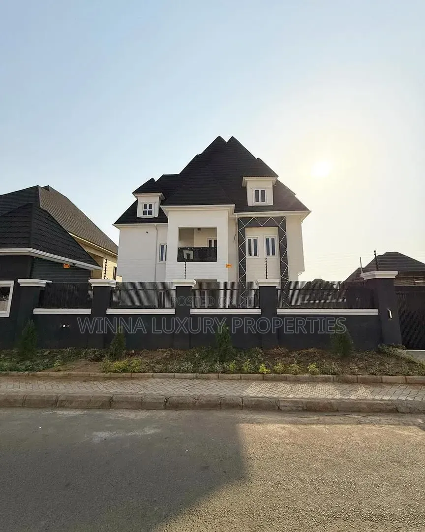 6bdrm Penthouse in Gwarinpa Extension for sale in Gwarinpa