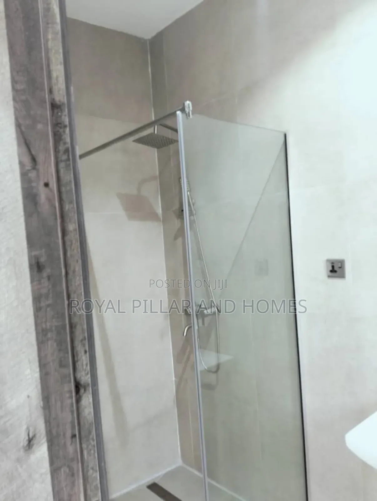 5bdrm Townhouse / Terrace in Guzape Main for rent in Guzape District