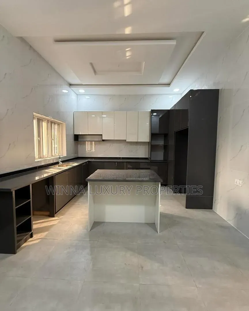 6bdrm Penthouse in Gwarinpa Extension for sale in Gwarinpa