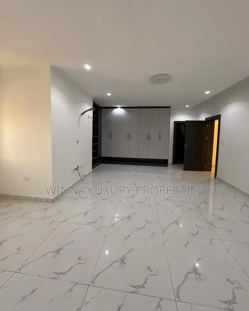 6bdrm Penthouse in Gwarinpa Extension for sale in Gwarinpa