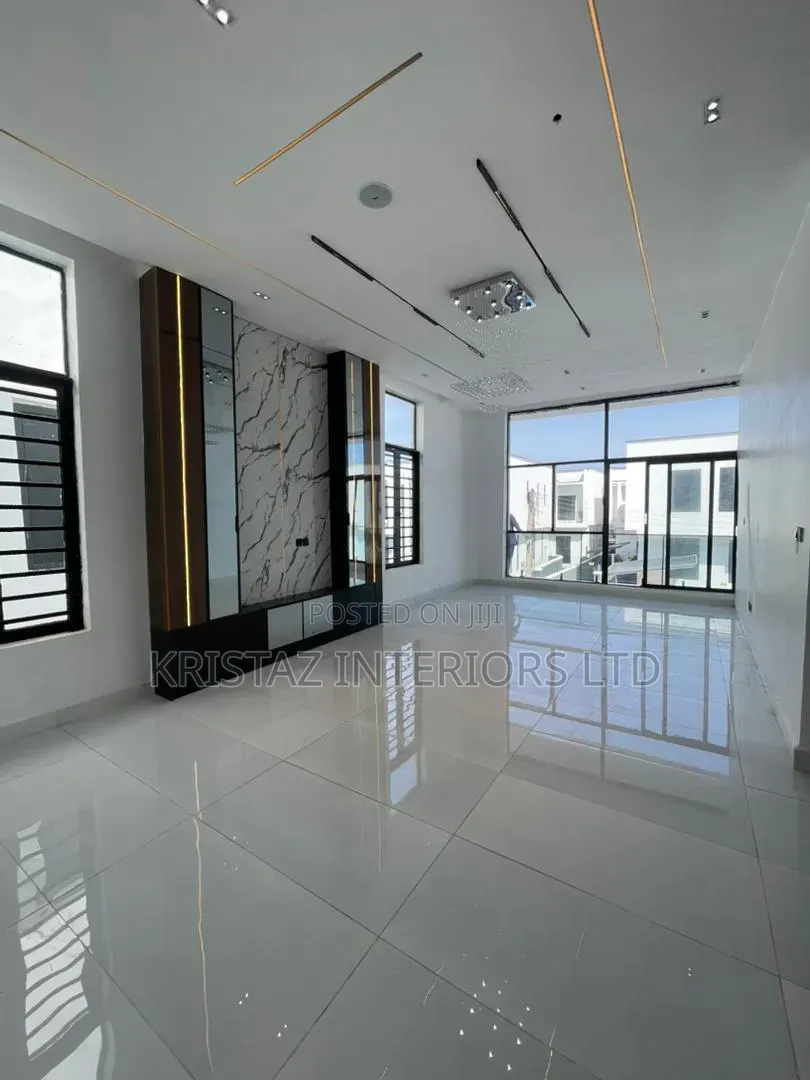 5bdrm Duplex in Lekki Phase 2 for sale in Lekki Phase 2