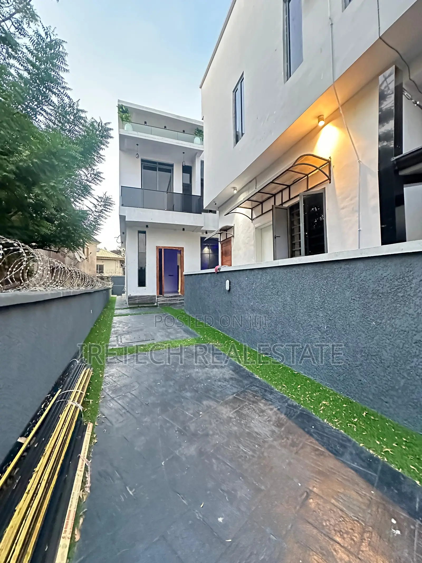 4bdrm Duplex in Ajah In A Gated, Olokonla for sale in Olokonla