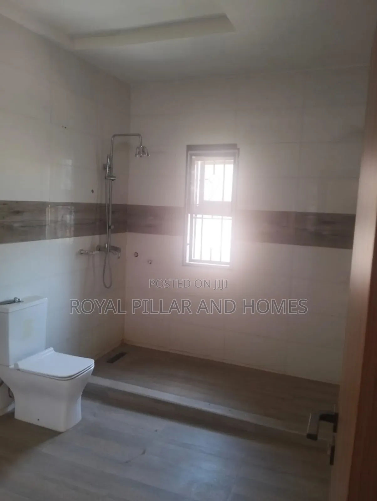 5bdrm Townhouse/Terrace in Guzape Main for sale in Guzape District
