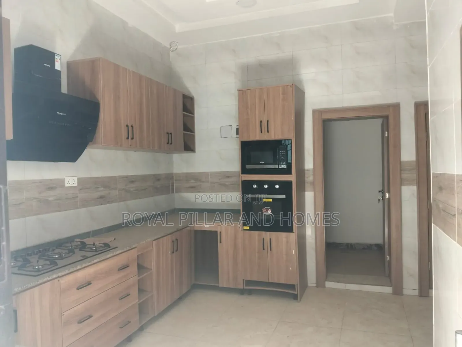 5bdrm Townhouse/Terrace in Guzape Main for sale in Guzape District
