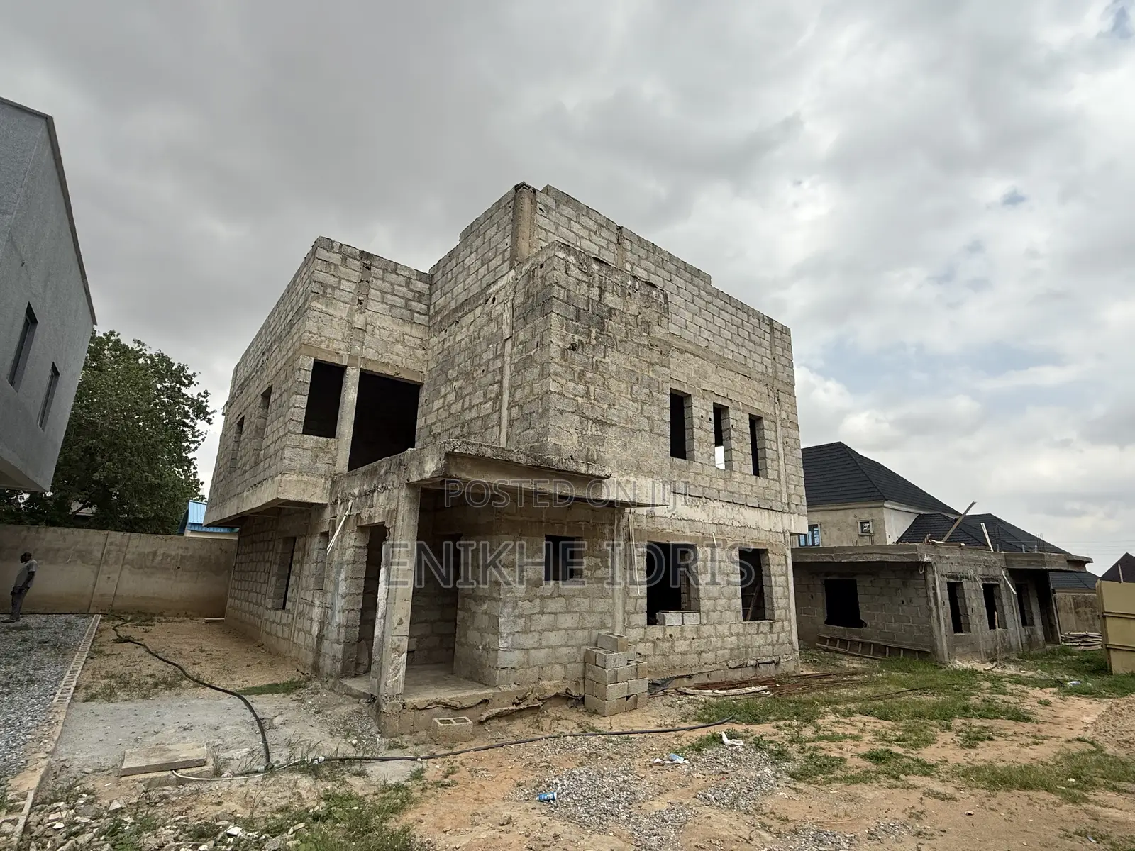 5bdrm Duplex in Brave Estate, Sabon Lugbe for sale in Sabon Lugbe