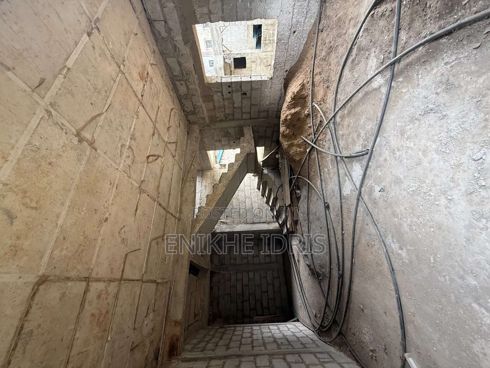 5bdrm Duplex in Brave Estate, Sabon Lugbe for sale in Sabon Lugbe