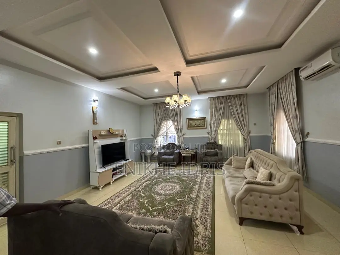 5bdrm Duplex in Urbarn, Lugbe District for sale in Lugbe District