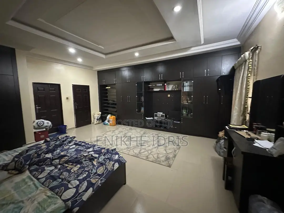 5bdrm Duplex in Urbarn, Lugbe District for sale in Lugbe District
