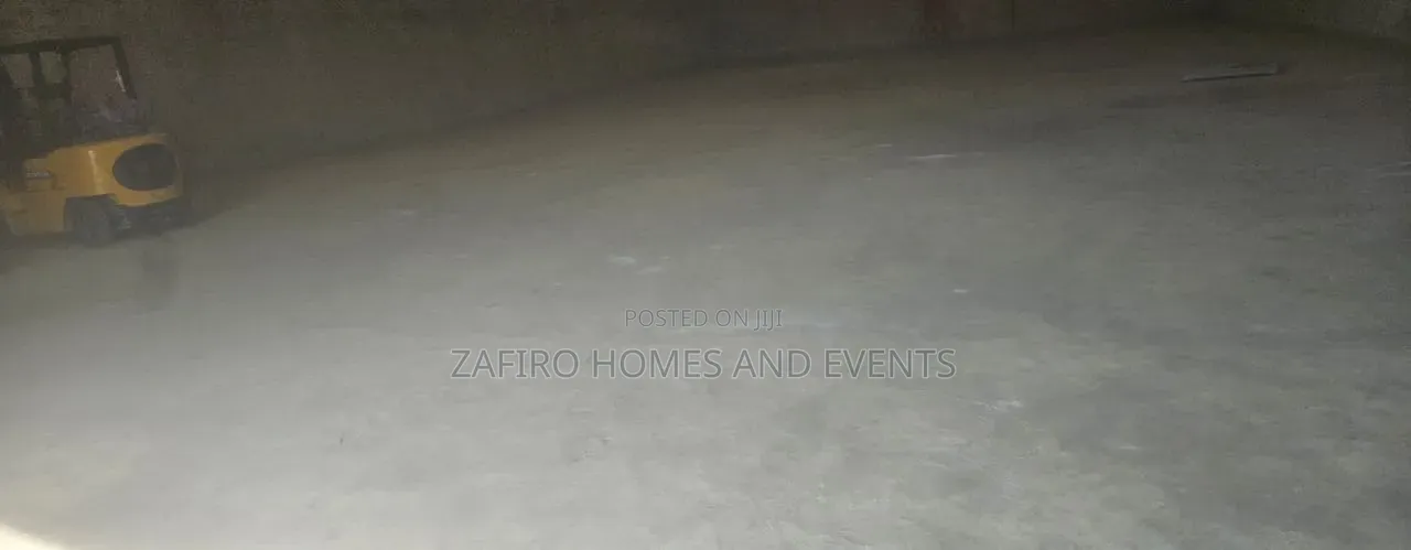 10002m Warehouse at Challenge Near Lagos Ibadan Expressway for Rent in Ibadan