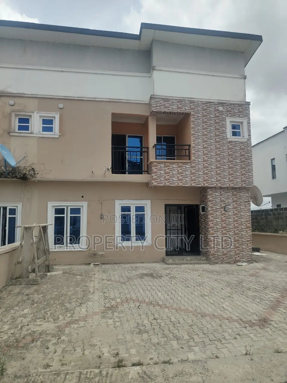 3bdrm Duplex in Rose Gardens Estate, Lakowe for rent in Lakowe