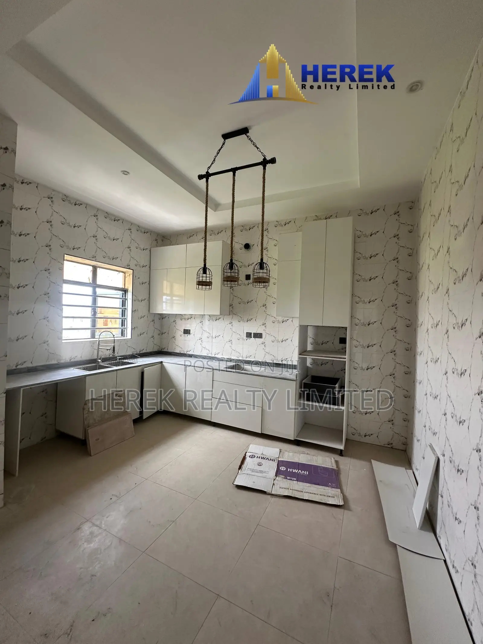 3bdrm Apartment in Ogombo for sale in Ogombo