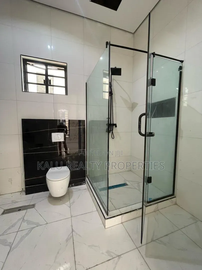 5bdrm Duplex in Chevron Drive for rent in Chevron
