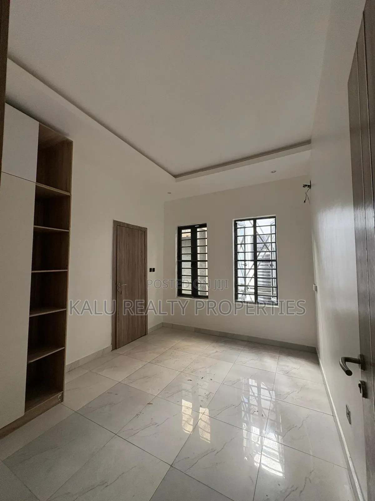 4bdrm Duplex in Chevron Drive for sale in Chevron