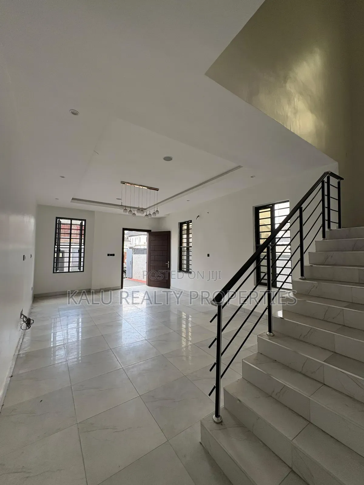 4bdrm Duplex in Chevron Drive for sale in Chevron