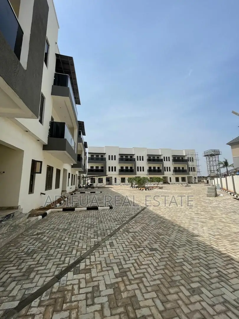 5bdrm Duplex in Mabushi for sale in Mabushi