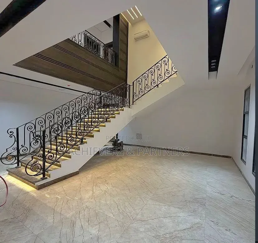 7bdrm Mansion in Maitama for sale in Maitama