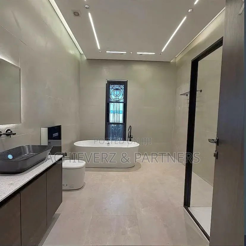 7bdrm Mansion in Maitama for sale in Maitama