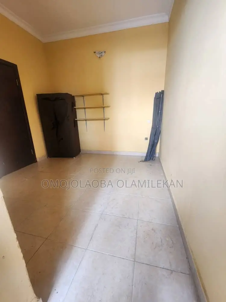 5bdrm Duplex in Chevron for rent in Chevron