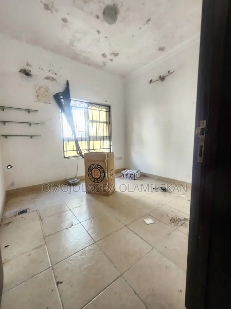 5bdrm Duplex in Chevron for rent in Chevron
