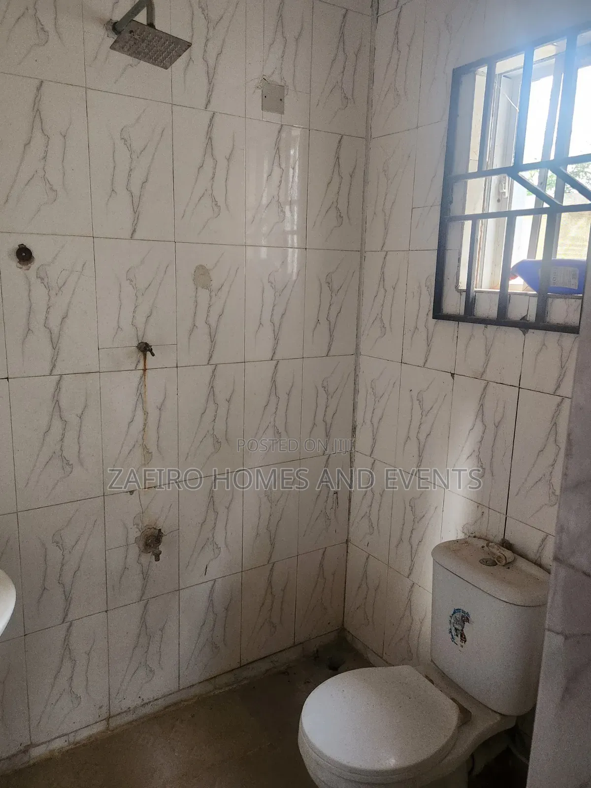 5bdrm Duplex in Kasunmu Road Akala for sale in Ibadan