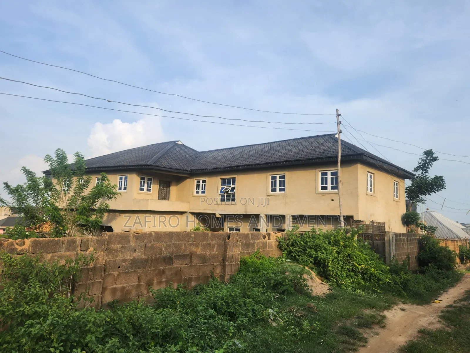 10bdrm Duplex in Golden Estate, Ibadan for sale in Ibadan