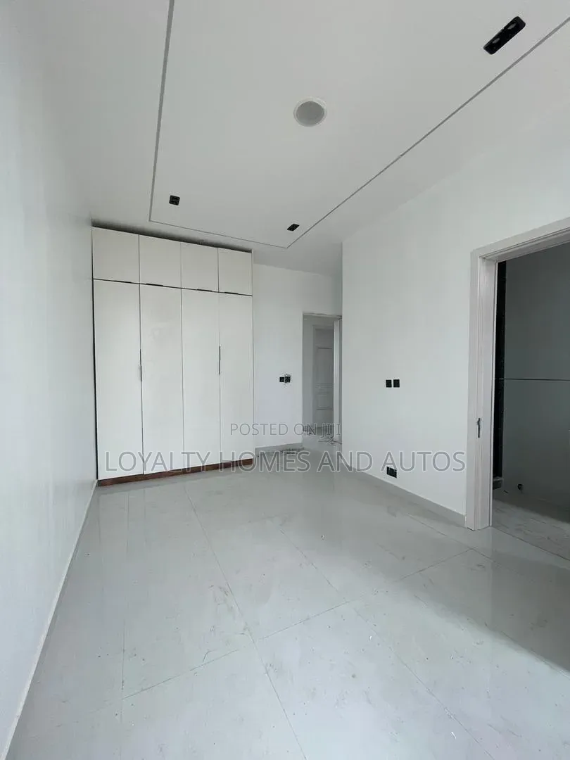 4bdrm Duplex in Lekki Phase 1 for sale in Lekki Phase 1