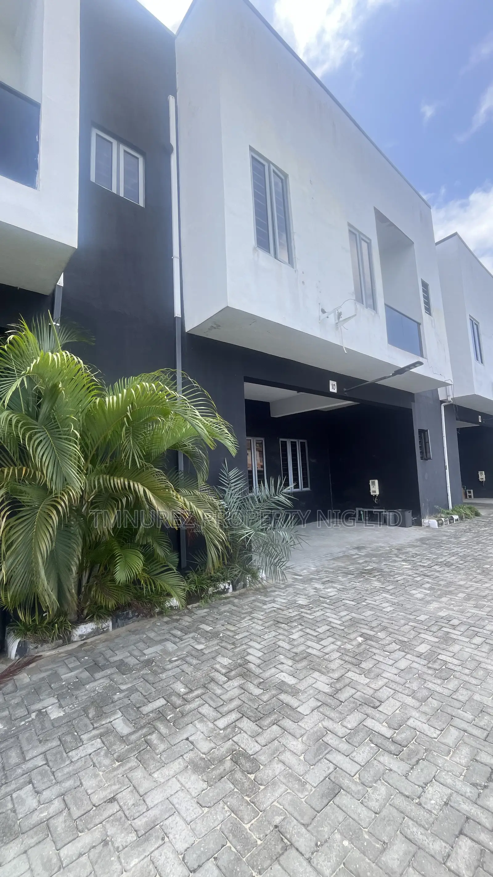 4bdrm Duplex in Nnpc Ikota for rent in Ikota