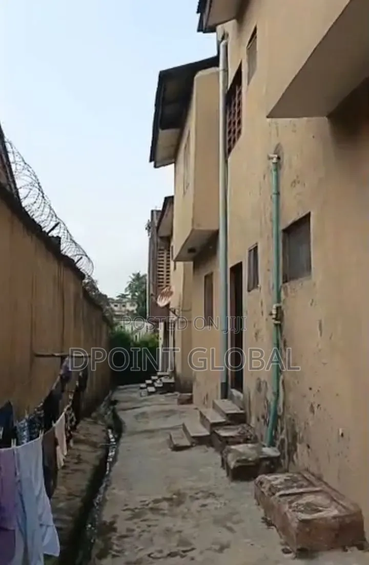 12bdrm Block of Flats in Not Estate, Cement for sale in Cement